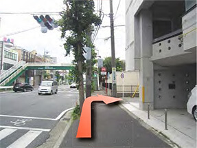 南小学校前を右へ